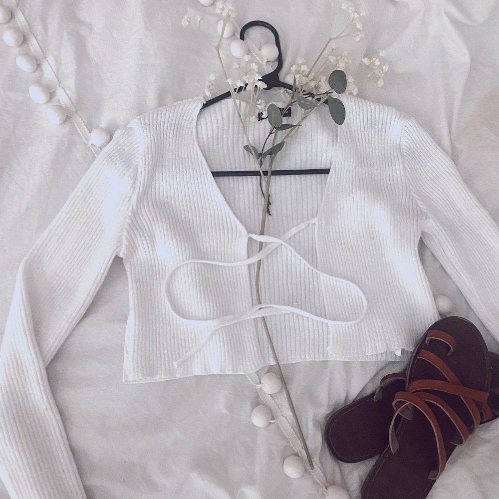 Cropped Ribbed White Cardigan - With Tie Front